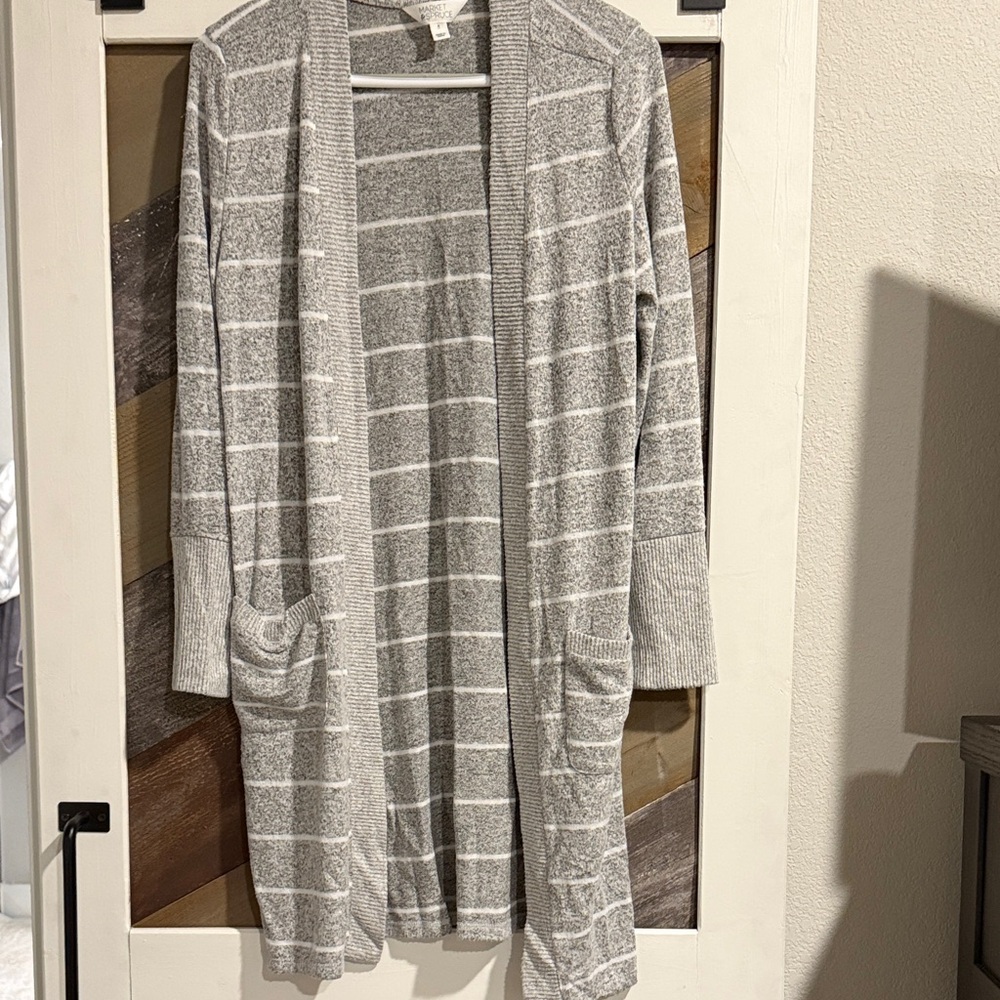 Market & Spruce Heathered Gray Cardigan